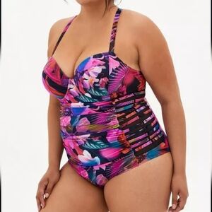 Lattice Side Underwire Sexy Swimsuit Size 2 2X D/DD  Torrid